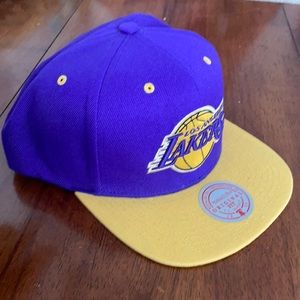 LA Lakers SnapBack hat. Purple/gold green bottom